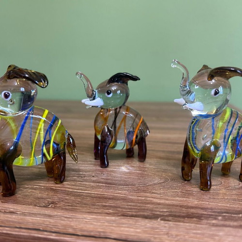 Set of three Murano style decorative glass elephants like new