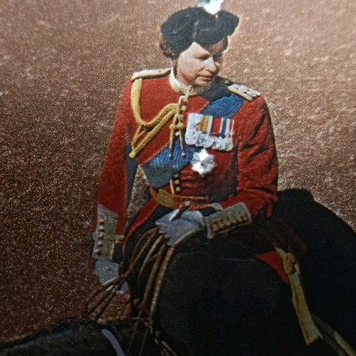 Vintage HM Queen Elizabeth II card new