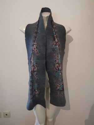 Scarf of wool and silk with Japanese seamless technique