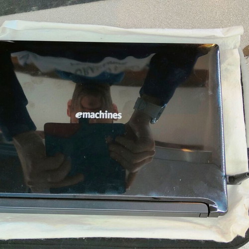 eMachines eM355 netbook 10.1" like new with charger