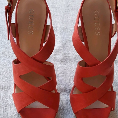 Guess sandals new, size 39, coral color with dust bag