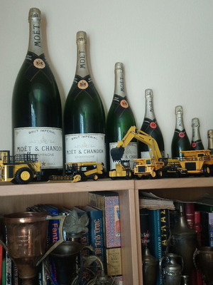 Cat earthmoving machine models used, metal replicas