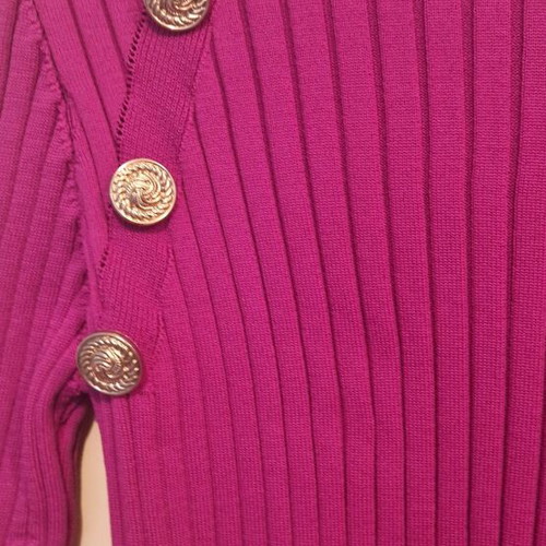 Knitted sweater magenta like new, one size, elastic