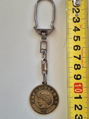 Olympiakos keychain commemorative like new, bronze 70 years