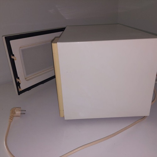 Microwave oven used in excellent condition
