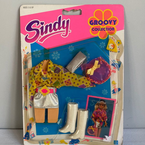 Hasbro Sindy Fashions Groovy Collection outfit with accessories 1991 new