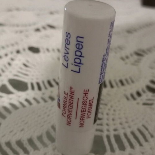 Neutrogena Lip Care moisturizing lip balm stick 4.8g new