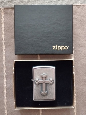 Zippo Gothic Cross Emblem Lighter 2002 like new