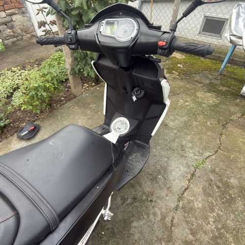 Benelli Quattronove X scooter like new, 49cc two-stroke air cooling