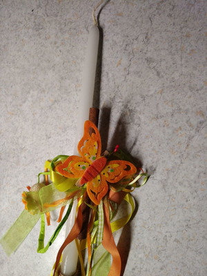 Λαμπάδα καινούργια με πεταλούδα και κορδέλες