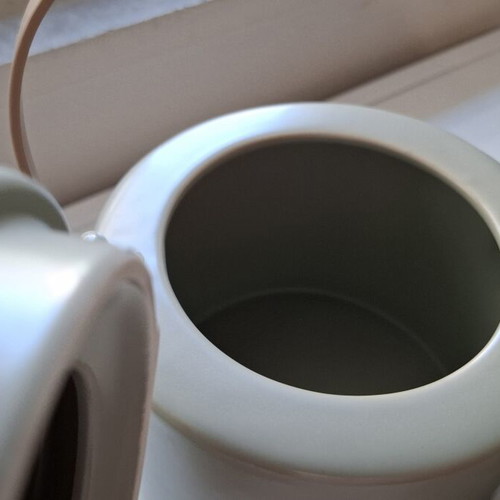 Teapot with two cups like new