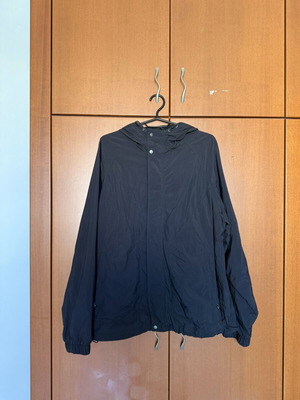 Pull & Bear black windbreaker jacket with hood, like new, size M