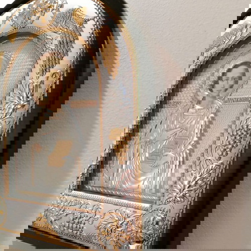 Ιερή Εικόνα Αγίου Παντελεήμονα Καινούργια Επαργυρωμένη με Χρυσές Λεπτομέρειες