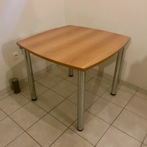 Square kitchen or office table like new with wood surface and metal legs
