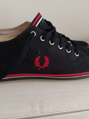Παπούτσια Fred Perry casual μέγεθος 47 σαν καινούργια, μπλε και κόκκινα