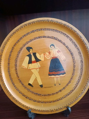 Handmade wooden decorative plate from Romania like new, 26 cm diameter