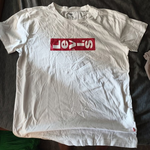 Levi's T shirt unisex, like new, white and red, size S