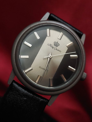 Ρολόι King Quartz μεταχειρισμένο με δερμάτινο μαύρο λουράκι