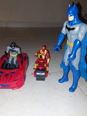 Παιχνίδια μεταχειρισμένα με φιγούρες Batman και Spider-Man