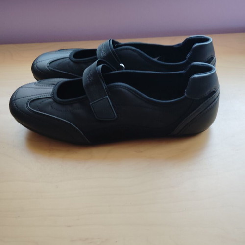 Black sports shoes size 40