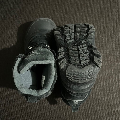 North Face Chilkat Lace II kids boots like new, size 28