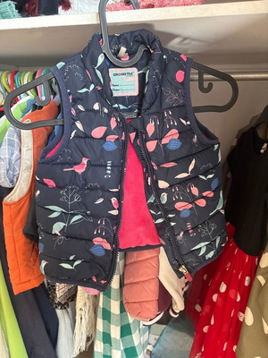 Sleeveless jacket 86cm like new