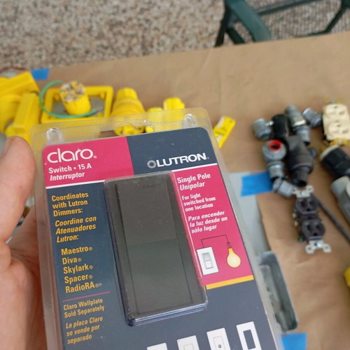 Electrical supplies like new, 80 pieces for electrical installations