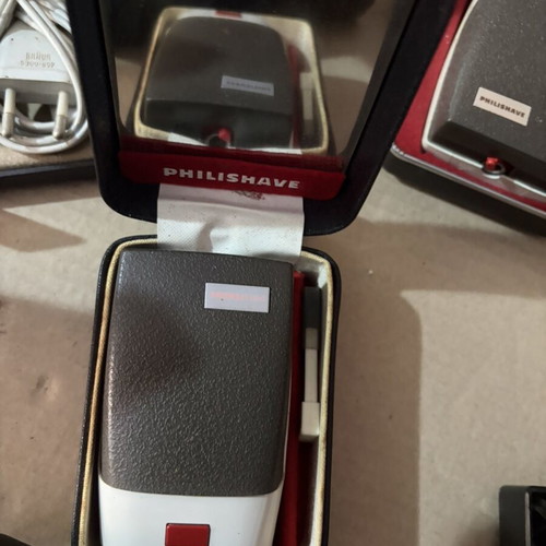 Electric shavers, set of 8