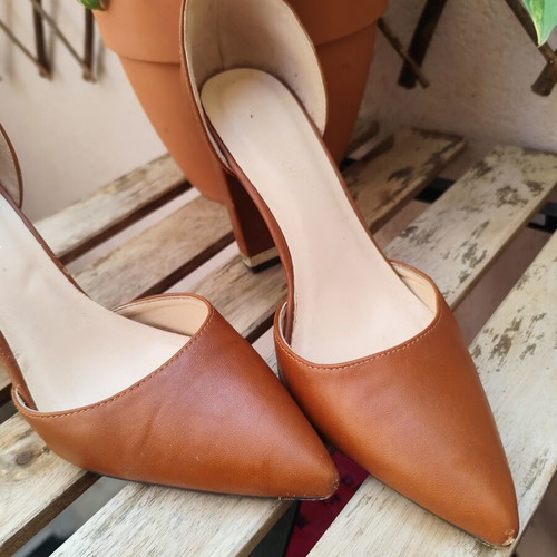 Pointy Heels Brown Diamantique Sandals like new