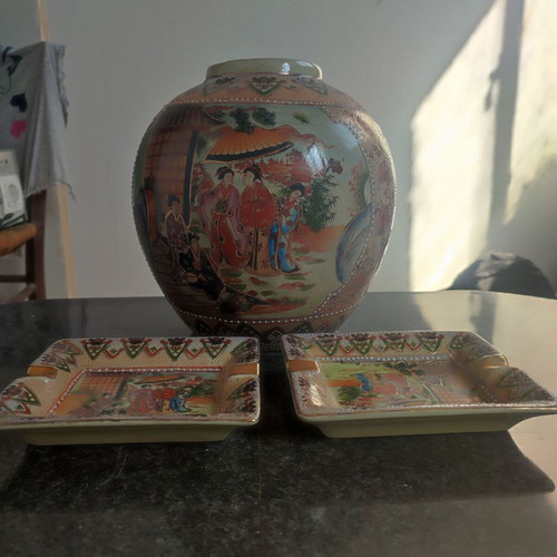 Vintage Satsuma set with large vase and 2 ashtrays used