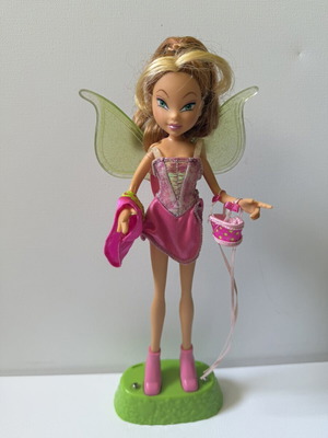 Winx Club Flutter Magic Flora doll like new