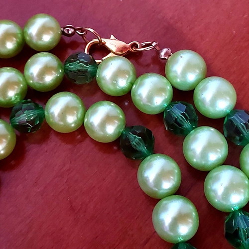 Vintage necklace with green faux pearls and crystal beads like new