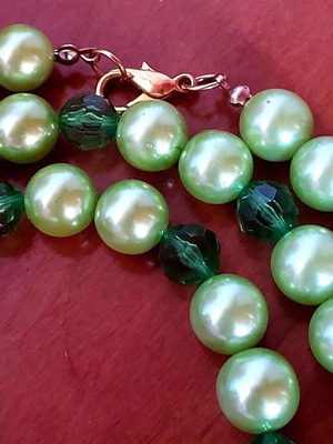 Vintage necklace with green faux pearls and crystal beads like new