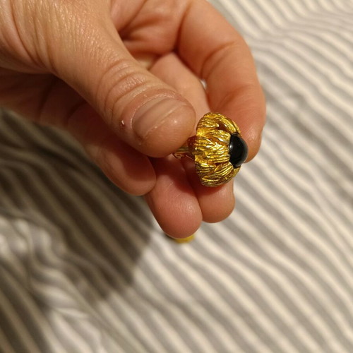 Vintage clip earrings with black stone like new