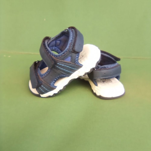 Baby leather sandals IQ size 21 like new