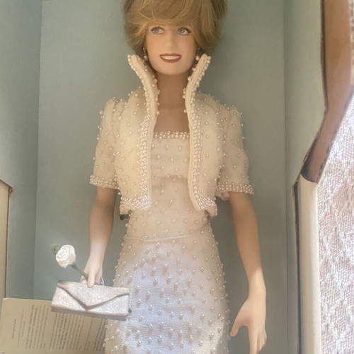 Dianna Collectible Doll like new with original outfit and certificate