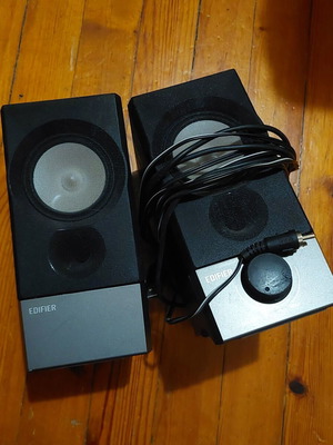 Edifier computer speakers used, USB powered with 3.5mm jack