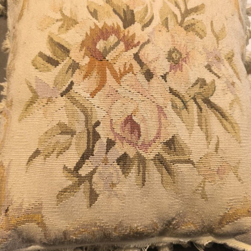 French knitted vintage pillow like new 40x40