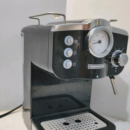 IQ Espresso Machine 1100W 20bar pressure used, 1.25 lt capacity