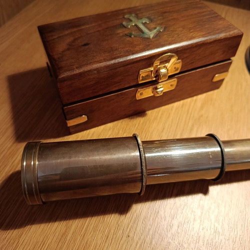 Replica of old nautical telescope in elegant wooden case like new