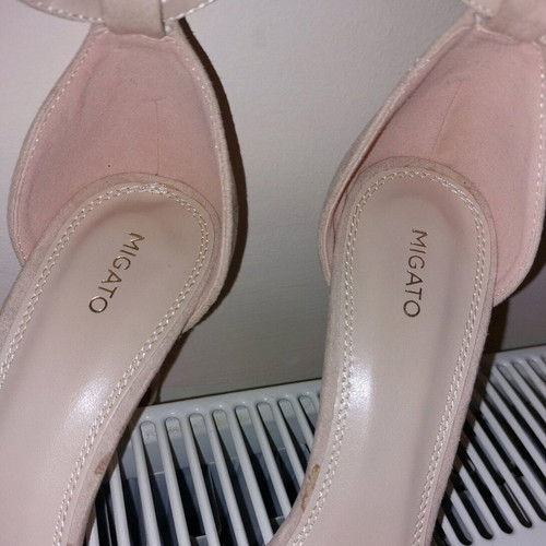 Migato sandals new, size 37, nude with rose gold rhinestones