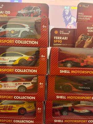 Συλλογή Shell τηλεκατευθυνόμενων αυτοκινήτων καινούργια με 2 μπαταρίες