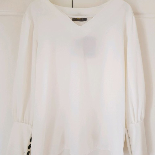 Shirt with buttons on the back new, white