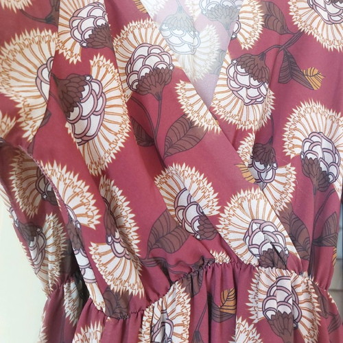 Wrap dress burgundy used XL with floral patterns and lining