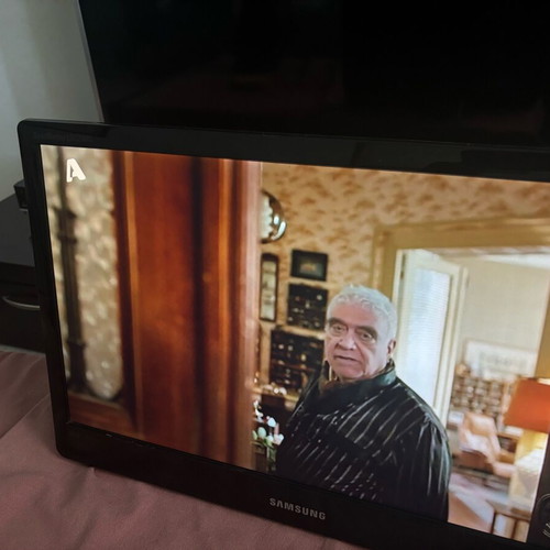 Led TV PC Monitor LD220HD like new