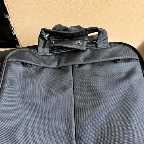 Επαγγελματική τσάντα laptop σαν καινούργιο, μαύρη με πολλές θήκες