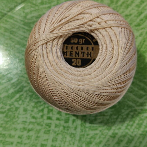 Various threads new in different colors and sizes