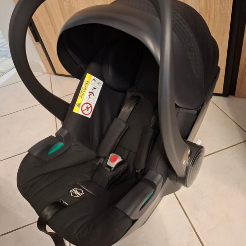 Kiddo Egg with base like new for baby safety