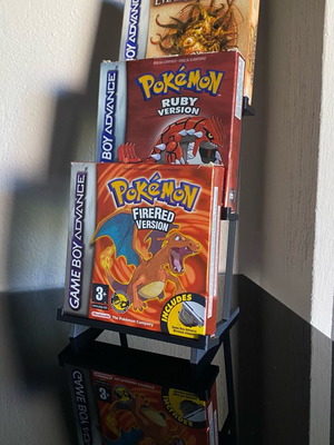 Game Boy Dmg/Color/Advance/SP стойка за кутии и игри