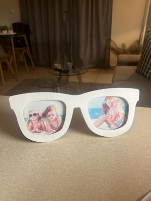 Sunglasses photo frame used